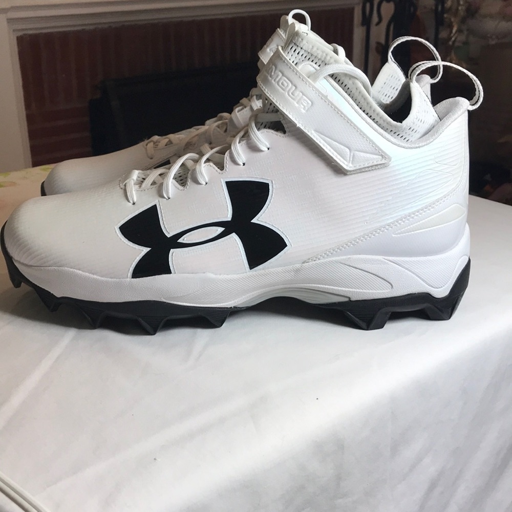 Under Armour white & black cleats SZ 14.5E.‎ NWT